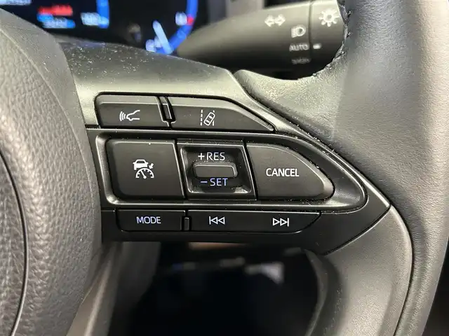 トヨタ ヤリスクロス ハイブリッド Z 岡山県 2021(令3)年 3.4万km ブラックマイカ/ブラスゴールドメタリック 2トーン 純正ナビ/USB/Bluetooth/フルセグTV/AppleCarPlay/360°カメラ/ハーフレザーシート/シートヒーター/ステアリングヒーター/ETC2.0/LEDヘッドライト/AHB/パワーテールゲート/ブレーキオートホールド/Tコネクト/パワーシート（D）/ACC/LTA/BSA/自動ブレーキ/PDC