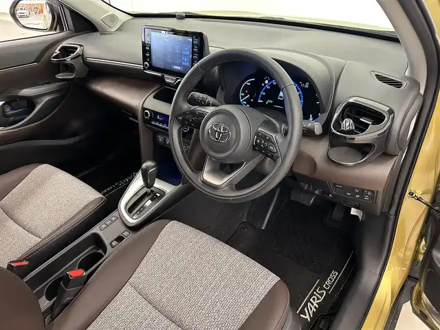 トヨタ ヤリスクロス ハイブリッド Z 岡山県 2021(令3)年 3.4万km ブラックマイカ/ブラスゴールドメタリック 2トーン 純正ナビ/USB/Bluetooth/フルセグTV/AppleCarPlay/360°カメラ/ハーフレザーシート/シートヒーター/ステアリングヒーター/ETC2.0/LEDヘッドライト/AHB/パワーテールゲート/ブレーキオートホールド/Tコネクト/パワーシート（D）/ACC/LTA/BSA/自動ブレーキ/PDC