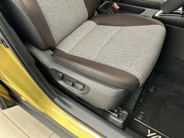 トヨタ ヤリスクロス ハイブリッド Z 岡山県 2021(令3)年 3.4万km ブラックマイカ/ブラスゴールドメタリック 2トーン 純正ナビ/USB/Bluetooth/フルセグTV/AppleCarPlay/360°カメラ/ハーフレザーシート/シートヒーター/ステアリングヒーター/ETC2.0/LEDヘッドライト/AHB/パワーテールゲート/ブレーキオートホールド/Tコネクト/パワーシート（D）/ACC/LTA/BSA/自動ブレーキ/PDC