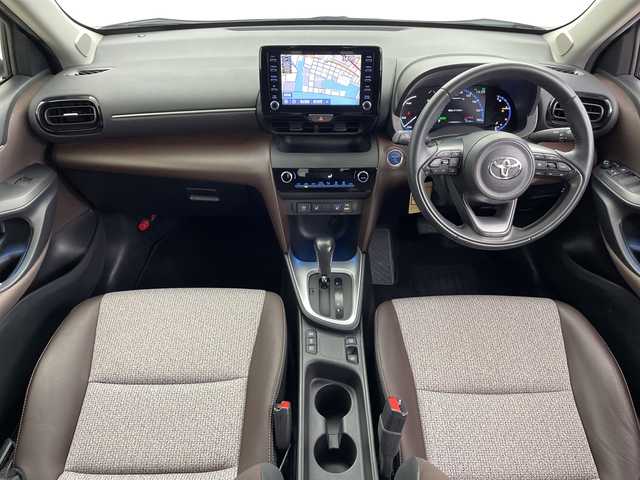 トヨタ ヤリスクロス ハイブリッド Z 鹿児島県 2021(令3)年 3.3万km ホワイトパールクリスタルシャイン 純正ディスプレイオーディオ/（フルセグTV/Bluetooth/AM/FM）/バックカメラ　/パワーシート　/シートヒーター　/ハーフレザーシート　/オートブレーキホールド　/レーダークルーズコントロール　/ビルドインＥＴＣ　/社外フロアマット　/純正アルミホイール/オートハイビーム/レーンキープアシスト