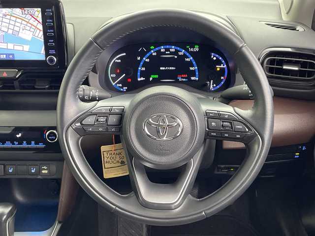 トヨタ ヤリスクロス ハイブリッド Z 鹿児島県 2021(令3)年 3.3万km ホワイトパールクリスタルシャイン 純正ディスプレイオーディオ/（フルセグTV/Bluetooth/AM/FM）/バックカメラ　/パワーシート　/シートヒーター　/ハーフレザーシート　/オートブレーキホールド　/レーダークルーズコントロール　/ビルドインＥＴＣ　/社外フロアマット　/純正アルミホイール/オートハイビーム/レーンキープアシスト