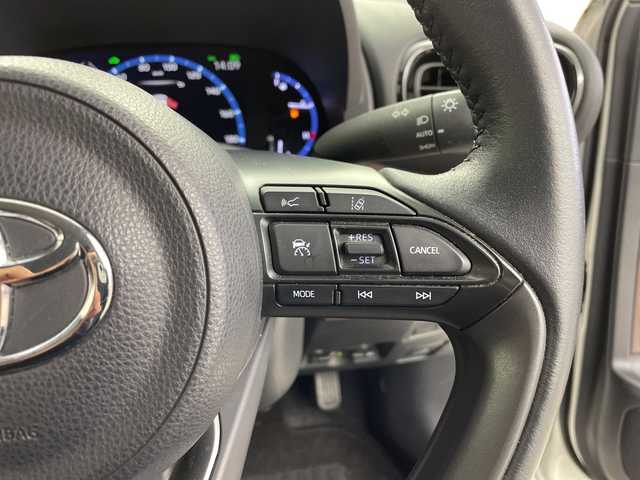 トヨタ ヤリスクロス ハイブリッド Z 鹿児島県 2021(令3)年 3.3万km ホワイトパールクリスタルシャイン 純正ディスプレイオーディオ/（フルセグTV/Bluetooth/AM/FM）/バックカメラ　/パワーシート　/シートヒーター　/ハーフレザーシート　/オートブレーキホールド　/レーダークルーズコントロール　/ビルドインＥＴＣ　/社外フロアマット　/純正アルミホイール/オートハイビーム/レーンキープアシスト