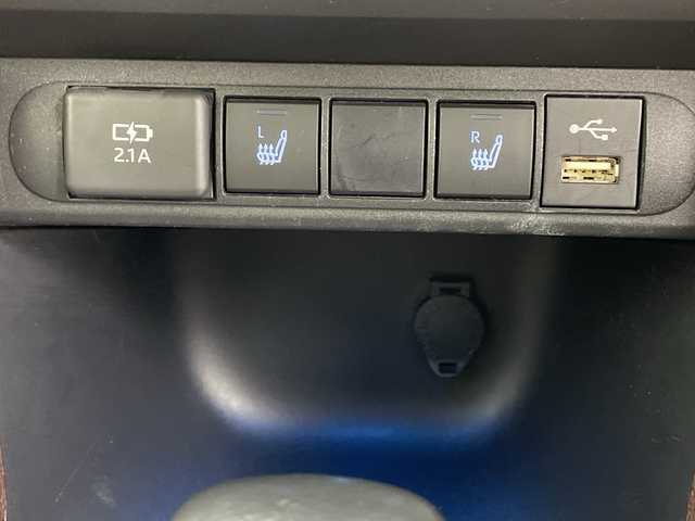 トヨタ ヤリスクロス ハイブリッド Z 鹿児島県 2021(令3)年 3.3万km ホワイトパールクリスタルシャイン 純正ディスプレイオーディオ/（フルセグTV/Bluetooth/AM/FM）/バックカメラ　/パワーシート　/シートヒーター　/ハーフレザーシート　/オートブレーキホールド　/レーダークルーズコントロール　/ビルドインＥＴＣ　/社外フロアマット　/純正アルミホイール/オートハイビーム/レーンキープアシスト