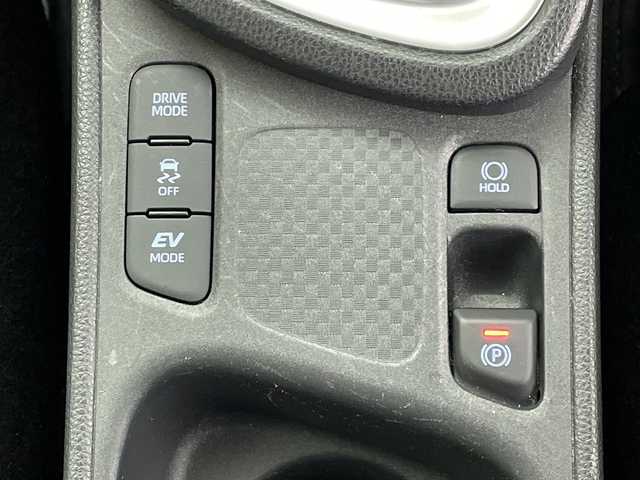 トヨタ ヤリスクロス ハイブリッド Z 鹿児島県 2021(令3)年 3.3万km ホワイトパールクリスタルシャイン 純正ディスプレイオーディオ/（フルセグTV/Bluetooth/AM/FM）/バックカメラ　/パワーシート　/シートヒーター　/ハーフレザーシート　/オートブレーキホールド　/レーダークルーズコントロール　/ビルドインＥＴＣ　/社外フロアマット　/純正アルミホイール/オートハイビーム/レーンキープアシスト