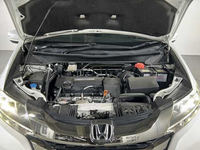 ホンダ オデッセイ アブソルート・EXホンダセンジング 福岡県 2017(平29)年 7.5万km ホワイトオーキッドパール ・フルセグTV/・ipod/・Bluetooth/・Bカメラ/・ブラインドスポットアシスト/・純正ナビ/・コーナーセンサー/・フリップダウン/・18インチ純正ホイール/・ETC/・ACC/・パドルシフト/・レザーシート/・CD/DVD