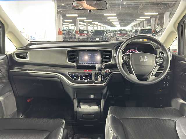 ホンダ オデッセイ アブソルート・EXホンダセンジング 福岡県 2017(平29)年 7.5万km ホワイトオーキッドパール ・フルセグTV/・ipod/・Bluetooth/・Bカメラ/・ブラインドスポットアシスト/・純正ナビ/・コーナーセンサー/・フリップダウン/・18インチ純正ホイール/・ETC/・ACC/・パドルシフト/・レザーシート/・CD/DVD