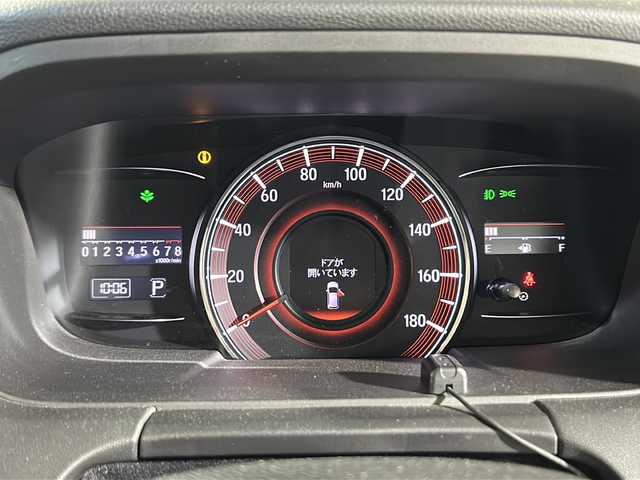 ホンダ オデッセイ アブソルート・EXホンダセンジング 福岡県 2017(平29)年 7.5万km ホワイトオーキッドパール ・フルセグTV/・ipod/・Bluetooth/・Bカメラ/・ブラインドスポットアシスト/・純正ナビ/・コーナーセンサー/・フリップダウン/・18インチ純正ホイール/・ETC/・ACC/・パドルシフト/・レザーシート/・CD/DVD