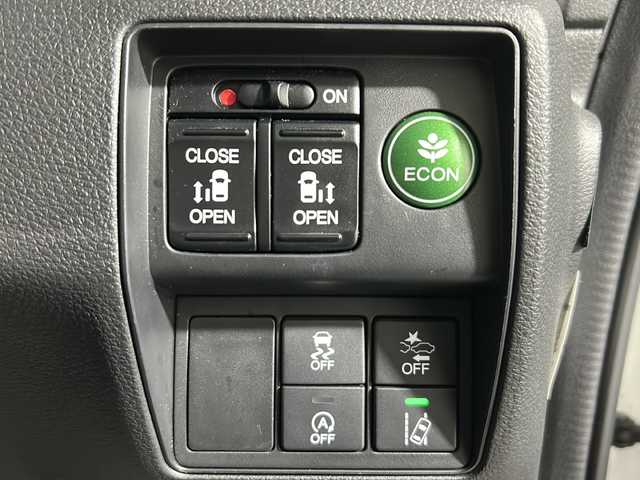ホンダ オデッセイ アブソルート・EXホンダセンジング 福岡県 2017(平29)年 7.5万km ホワイトオーキッドパール ・フルセグTV/・ipod/・Bluetooth/・Bカメラ/・ブラインドスポットアシスト/・純正ナビ/・コーナーセンサー/・フリップダウン/・18インチ純正ホイール/・ETC/・ACC/・パドルシフト/・レザーシート/・CD/DVD