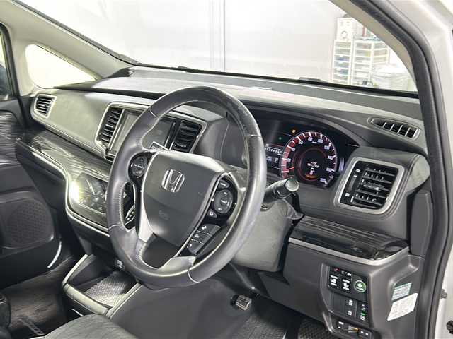 ホンダ オデッセイ アブソルート・EXホンダセンジング 福岡県 2017(平29)年 7.5万km ホワイトオーキッドパール ・フルセグTV/・ipod/・Bluetooth/・Bカメラ/・ブラインドスポットアシスト/・純正ナビ/・コーナーセンサー/・フリップダウン/・18インチ純正ホイール/・ETC/・ACC/・パドルシフト/・レザーシート/・CD/DVD