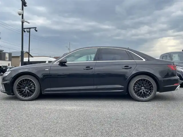 アウディ Ａ４ 45TFSIクワトロスポーツ 道央・札幌 2020(令2)年 3.1万km ミトスブラックメタリック 4WD/純正メモリナビ/FM/AM/CD/DVD/BT/フルセグTV/衝撃被害軽減システム/アラウンドビューモニター/パーキングアシスト/アイドリングストップ/クリアランスソナー/レーダークルーズコントロール/ハンドルシフト/ETC/前後ドラレコ(ZDR016)/ステアリングスイッチ/MT付きAT/スマートキー/プッシュスタート/冬タイヤ純正AW付積込/225/50R17　2021年 5mm