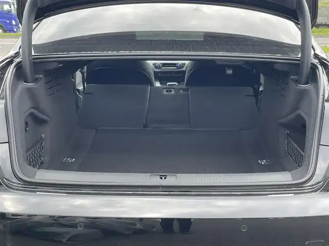 アウディ Ａ４ 45TFSIクワトロスポーツ 道央・札幌 2020(令2)年 3.1万km ミトスブラックメタリック 4WD/純正メモリナビ/FM/AM/CD/DVD/BT/フルセグTV/衝撃被害軽減システム/アラウンドビューモニター/パーキングアシスト/アイドリングストップ/クリアランスソナー/レーダークルーズコントロール/ハンドルシフト/ETC/前後ドラレコ(ZDR016)/ステアリングスイッチ/MT付きAT/スマートキー/プッシュスタート/冬タイヤ純正AW付積込/225/50R17　2021年 5mm