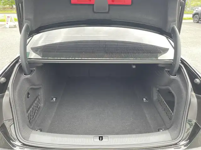 アウディ Ａ４ 45TFSIクワトロスポーツ 道央・札幌 2020(令2)年 3.1万km ミトスブラックメタリック 4WD/純正メモリナビ/FM/AM/CD/DVD/BT/フルセグTV/衝撃被害軽減システム/アラウンドビューモニター/パーキングアシスト/アイドリングストップ/クリアランスソナー/レーダークルーズコントロール/ハンドルシフト/ETC/前後ドラレコ(ZDR016)/ステアリングスイッチ/MT付きAT/スマートキー/プッシュスタート/冬タイヤ純正AW付積込/225/50R17　2021年 5mm