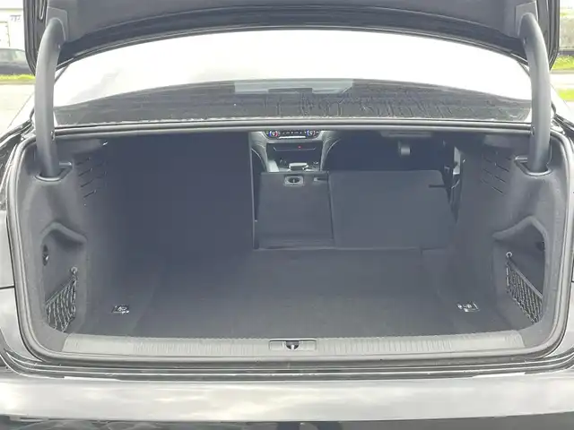アウディ Ａ４ 45TFSIクワトロスポーツ 道央・札幌 2020(令2)年 3.1万km ミトスブラックメタリック 4WD/純正メモリナビ/FM/AM/CD/DVD/BT/フルセグTV/衝撃被害軽減システム/アラウンドビューモニター/パーキングアシスト/アイドリングストップ/クリアランスソナー/レーダークルーズコントロール/ハンドルシフト/ETC/前後ドラレコ(ZDR016)/ステアリングスイッチ/MT付きAT/スマートキー/プッシュスタート/冬タイヤ純正AW付積込/225/50R17　2021年 5mm