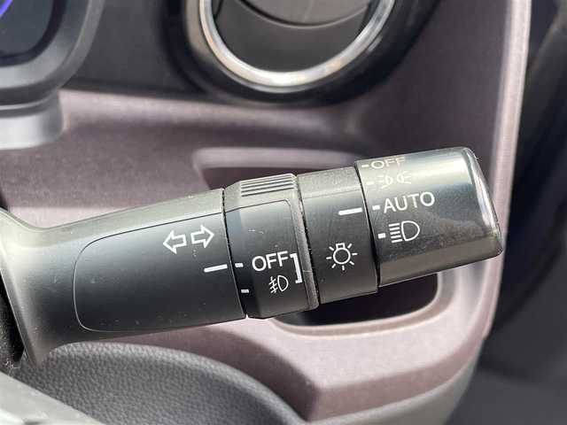 ホンダ Ｎ ＯＮＥ プレミアム Lパッケージ 千葉県 2013(平25)年 6.4万km プレミアムブルームーンパール ワンオーナー/純正オーディオ【CD、AUX、AM、FM】/純正14インチアルミホイール/純正フロアマット/オートライト/フォグ/プッシュスタート/アイドリングストップ/スマートキー×２/ドアバイザー/保証書/取説