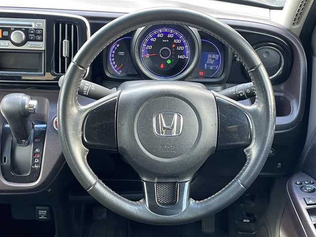 ホンダ Ｎ ＯＮＥ プレミアム Lパッケージ 千葉県 2013(平25)年 6.4万km プレミアムブルームーンパール ワンオーナー/純正オーディオ【CD、AUX、AM、FM】/純正14インチアルミホイール/純正フロアマット/オートライト/フォグ/プッシュスタート/アイドリングストップ/スマートキー×２/ドアバイザー/保証書/取説