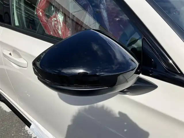 ホンダ シビック タイプR 三重県 2025(令7)年 0.1千km チャンピオンシップホワイト 登録済未使用車/登録時走行距離４km/♪ホンダセンシング/　・衝突軽減ブレーキ(CMBS)/　・路外逸脱抑制機能/　・アダプティブクルーズコントロール(ACC)/　・車線維持支援システム（LKAS）/　・歩行者事故低減ステアリング/　・オートハイビーム/　・ブラインドスポットインフォメーション/　・後退出庫サポート/　・パーキングセンサーシステム/♪TYPE R 専用装備/　・フロントシート・ステアリングホイール(アルカンターラ)/　・ステアリングホイールエンブレム・アルミ製シフトノブ/　・ステンレス製スポーツペダル/   ・シリアルナンバー入りアルミ製エンブレム/♪HondaCONNECTディスプレイ/　・AppleCarPlay・AndroidAuto/　・フルセグTV・Bluetooth・USB/♪バックカメラ/♪純正19インチAW/♪リアスポイラー/♪スマートキーx２/♪プッシュスタート/♪LEDヘッドライト/♪オートライト/♪オートリトラクタブルミラー/♪ウィンカーミラー/♪オートワイパー/♪ドライブモード切り替えスイッチ/♪電子パーキングブレーキ/♪オートブレーキホールド/♪ビルトインETC2.0/♪充電用USBポート/♪プライバシーガラス/♪横滑り防止機能