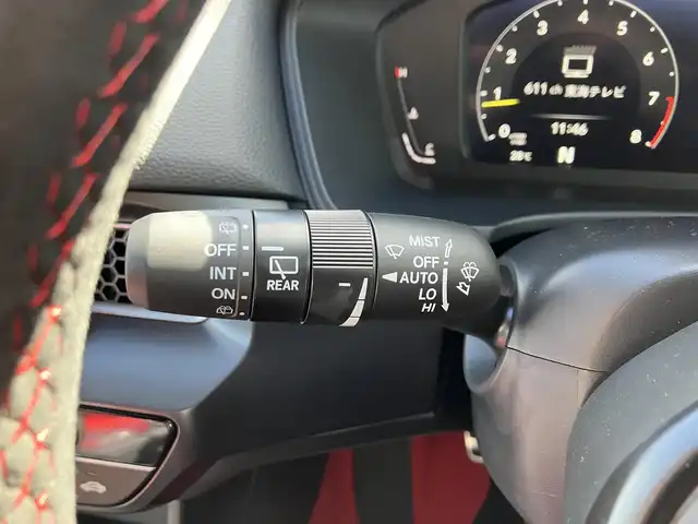 ホンダ シビック タイプR 三重県 2025(令7)年 0.1千km チャンピオンシップホワイト 登録済未使用車/登録時走行距離４km/♪ホンダセンシング/　・衝突軽減ブレーキ(CMBS)/　・路外逸脱抑制機能/　・アダプティブクルーズコントロール(ACC)/　・車線維持支援システム（LKAS）/　・歩行者事故低減ステアリング/　・オートハイビーム/　・ブラインドスポットインフォメーション/　・後退出庫サポート/　・パーキングセンサーシステム/♪TYPE R 専用装備/　・フロントシート・ステアリングホイール(アルカンターラ)/　・ステアリングホイールエンブレム・アルミ製シフトノブ/　・ステンレス製スポーツペダル/   ・シリアルナンバー入りアルミ製エンブレム/♪HondaCONNECTディスプレイ/　・AppleCarPlay・AndroidAuto/　・フルセグTV・Bluetooth・USB/♪バックカメラ/♪純正19インチAW/♪リアスポイラー/♪スマートキーx２/♪プッシュスタート/♪LEDヘッドライト/♪オートライト/♪オートリトラクタブルミラー/♪ウィンカーミラー/♪オートワイパー/♪ドライブモード切り替えスイッチ/♪電子パーキングブレーキ/♪オートブレーキホールド/♪ビルトインETC2.0/♪充電用USBポート/♪プライバシーガラス/♪横滑り防止機能