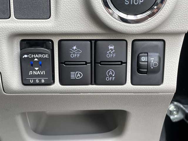 ダイハツ キャスト スタイル X リミテッド SAⅢ 岡山県 2022(令4)年 3.1万km ブラックマイカメタリック 登録時走行距離30235km/純正HDDナビ/(AM/FM/TV/DISC/BT)/衝突被害軽減システム/アイドリングストップ/オートマチックハイビーム/バックカメラ/レーンキープアシスト/USB入力端子/プッシュスタート/スマートキー/スペアキー/ハロゲンヘッドライト/パワーステアリング/パワーウィンドウ