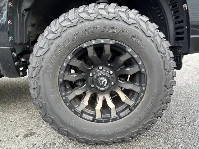 トヨタ ランドクルーザー プラド TX 山形県 2017(平29)年 13万km ブラック 4WD/リフトアップ/カロッツェリアSDナビ/FM/AM/フルセグ/DVD/Bluetooth/サンルーフ/横滑り防止装置/盗難防止装置/純正マット/純正バイザー/スマートキー/スペアキー/AUTOライト/フォグランプ/ダブルエアバック/純正アルミ付き冬タイヤ積載