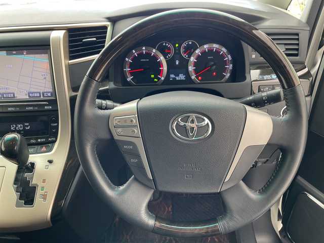 トヨタ アルファード 240S タイプゴールドⅡ 愛知県 2014(平26)年 7.7万km ホワイトパールクリスタルシャイン 純正8型ナビ/フリップダウンモニター/両側パワースライドドア/バックカメラ/クルーズコントロール/コーナーセンサー/純正アルミホイール/HIDヘッドライト/リアオートエアコン/オートライト/ETC/フルセグ/CD DVD/Bluetooth/ステアリングスイッチ/スマートキー/プッシュスタート