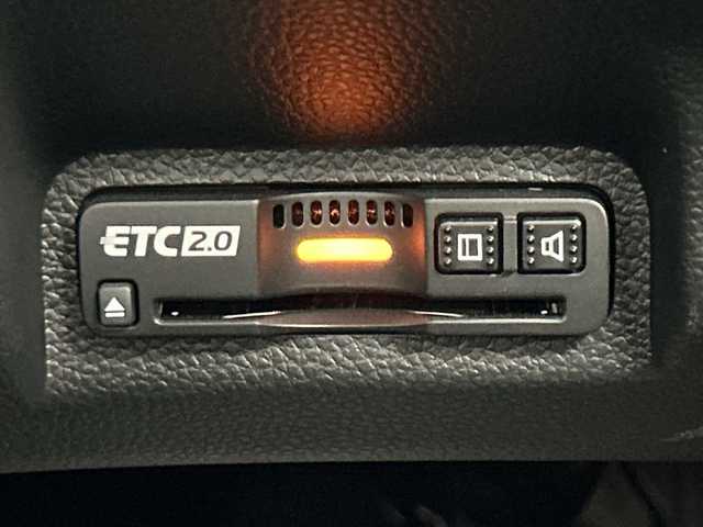 ホンダ ヴェゼル ハイブリッド e:HEV Z 三重県 2024(令6)年 0.8万km プラチナホワイトパール /禁煙車//純正ナビ/・フルセグ・Bluetooth・USB・AppleCarPlay・AndroidAuto//バックカメラ//ホンダセンシング//ブラインドスポットインフォメーション//アダプティブクルーズコントロール//オートハイビーム//衝突軽減ブレーキ//車線維持支援システム//ハンズフリーアクセスパワーテールゲート//前席シートヒーター//ビルトインETC2.0//前後ドライブレコーダー//ワイヤレスチャージャー//電子パーキング//ブレーキホールド//パドルシフト//ステアリングヒーター