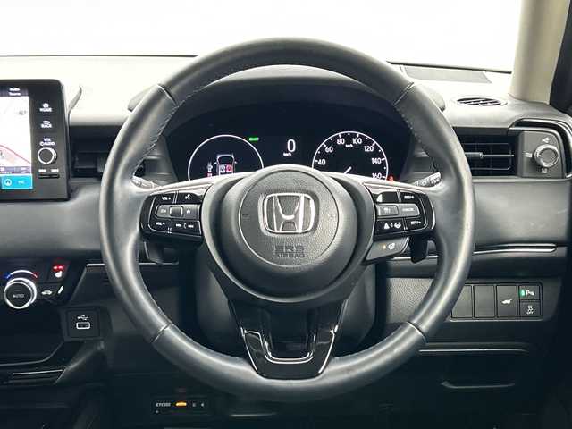 ホンダ ヴェゼル ハイブリッド e:HEV Z 三重県 2024(令6)年 0.8万km プラチナホワイトパール /禁煙車//純正ナビ/・フルセグ・Bluetooth・USB・AppleCarPlay・AndroidAuto//バックカメラ//ホンダセンシング//ブラインドスポットインフォメーション//アダプティブクルーズコントロール//オートハイビーム//衝突軽減ブレーキ//車線維持支援システム//ハンズフリーアクセスパワーテールゲート//前席シートヒーター//ビルトインETC2.0//前後ドライブレコーダー//ワイヤレスチャージャー//電子パーキング//ブレーキホールド//パドルシフト//ステアリングヒーター