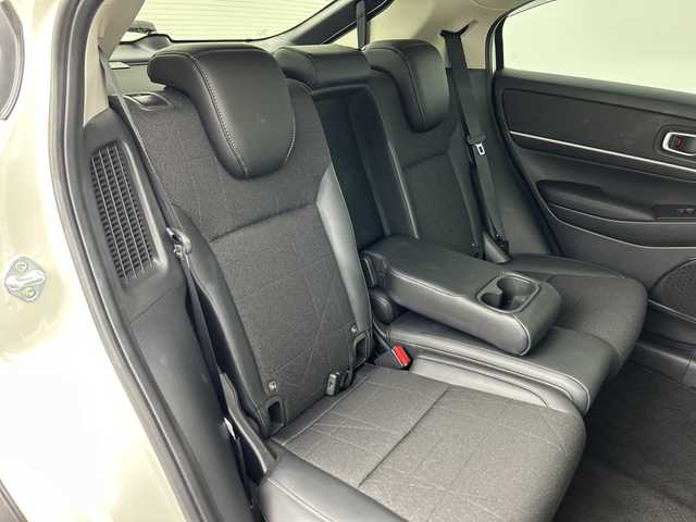 ホンダ ヴェゼル ハイブリッド e:HEV Z 三重県 2024(令6)年 0.8万km プラチナホワイトパール /禁煙車//純正ナビ/・フルセグ・Bluetooth・USB・AppleCarPlay・AndroidAuto//バックカメラ//ホンダセンシング//ブラインドスポットインフォメーション//アダプティブクルーズコントロール//オートハイビーム//衝突軽減ブレーキ//車線維持支援システム//ハンズフリーアクセスパワーテールゲート//前席シートヒーター//ビルトインETC2.0//前後ドライブレコーダー//ワイヤレスチャージャー//電子パーキング//ブレーキホールド//パドルシフト//ステアリングヒーター