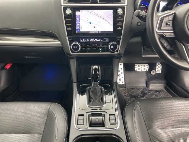 スバル アウトバック リミテッド 道央・札幌 2019(平31)年 5.5万km クリスタルホワイトP ・4WD/・寒冷地仕様/・純正DITONESOUNDシステム/・純正ナビ/・BT&CD&DVD&フルセグTV/・バック、サイド、フロントカメラ/・アイサイトVer3/・レーダークルーズコントロール/・ブラインドスポットモニター/・パワーバックドア/・レザーシート/・前席パワーシート/・全席シートヒーター/・ステアリングヒーター/・ミラーヒーター/・ビルトインETC/・純正ドライブレコーダー前方/・LEDヘッドライト/・オートライト/・プッシュスタート/・スマートキー/・スペアキー×1/・ディーラーオプションSTIAW/・純正ゴムマット