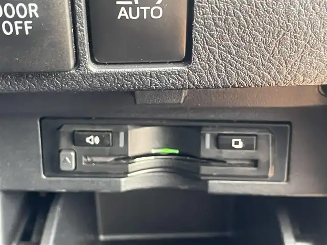 トヨタ ヴェルファイア Z 三重県 2018(平30)年 8.7万km ホワイトパールクリスタルシャイン アルパイン9インチメモリナビ/＊フルセグテレビ/Bluetooth/DVD/CD/AM/FM/バックカメラ/セーフティセンス/パワースライドドア（運転席側/助手席側）/LEDヘッドランプ/オートライト/アルパイン12インチフリップダウンモニター/ボディ同色電動オート格納ドアミラー/235/50R18タイヤ/　＊18インチアルミホイール/左右独立温度調整オートエアコン/ナノイー/スマートエントリー/プッシュスタート