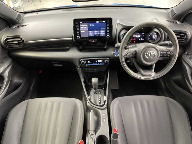 トヨタ ヤリス ハイブリッド G 岐阜県 2020(令2)年 3.3万km シアンM 純正ディスプレイオーディオ/　(AM/FM/MiraCast)/全方位カメラ/プリクラッシュセーフティ/レーダークルーズコントロール/レーンキープアシスト/コーナーセンサー/オートハイビーム/ビルトインETC/フロアマット/スマートキー