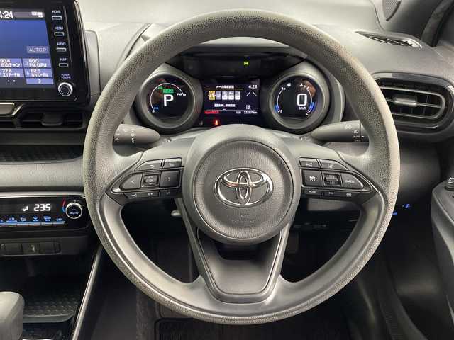 トヨタ ヤリス ハイブリッド G 岐阜県 2020(令2)年 3.3万km シアンM 純正ディスプレイオーディオ/　(AM/FM/MiraCast)/全方位カメラ/プリクラッシュセーフティ/レーダークルーズコントロール/レーンキープアシスト/コーナーセンサー/オートハイビーム/ビルトインETC/フロアマット/スマートキー