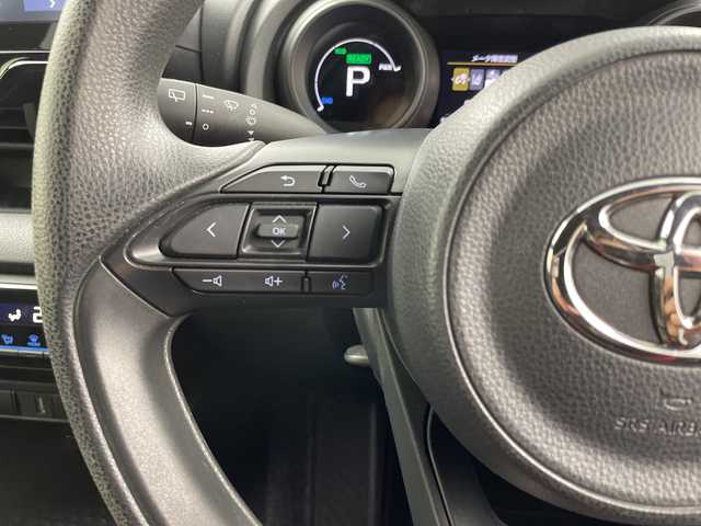 トヨタ ヤリス ハイブリッド G 岐阜県 2020(令2)年 3.3万km シアンM 純正ディスプレイオーディオ/　(AM/FM/MiraCast)/全方位カメラ/プリクラッシュセーフティ/レーダークルーズコントロール/レーンキープアシスト/コーナーセンサー/オートハイビーム/ビルトインETC/フロアマット/スマートキー