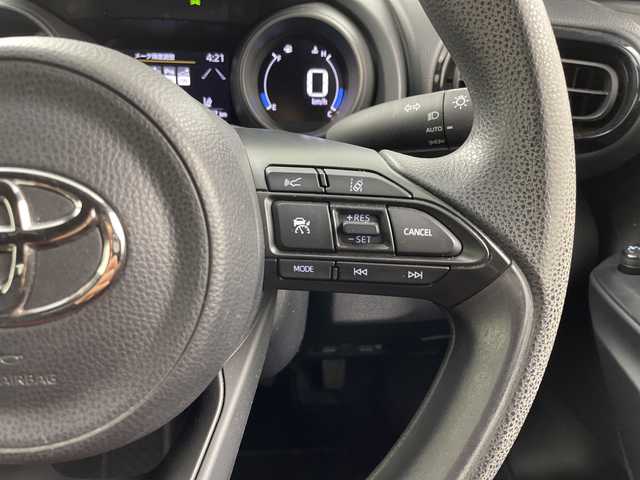 トヨタ ヤリス ハイブリッド G 岐阜県 2020(令2)年 3.3万km シアンM 純正ディスプレイオーディオ/　(AM/FM/MiraCast)/全方位カメラ/プリクラッシュセーフティ/レーダークルーズコントロール/レーンキープアシスト/コーナーセンサー/オートハイビーム/ビルトインETC/フロアマット/スマートキー