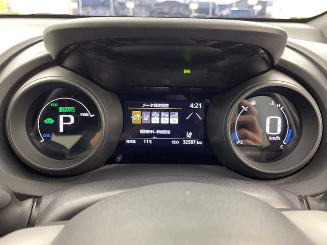 トヨタ ヤリス ハイブリッド G 岐阜県 2020(令2)年 3.3万km シアンM 純正ディスプレイオーディオ/　(AM/FM/MiraCast)/全方位カメラ/プリクラッシュセーフティ/レーダークルーズコントロール/レーンキープアシスト/コーナーセンサー/オートハイビーム/ビルトインETC/フロアマット/スマートキー