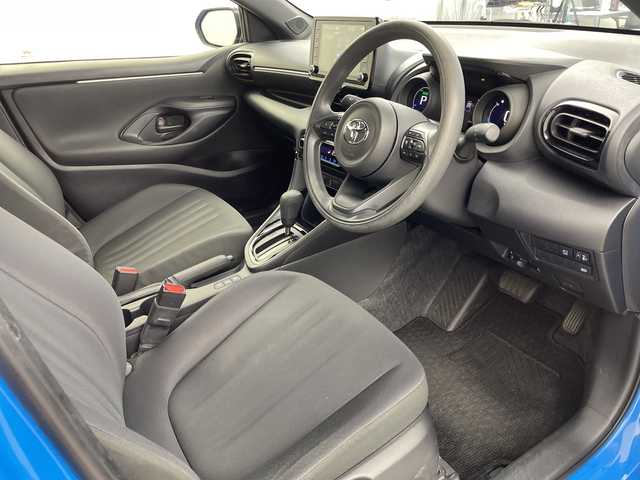 トヨタ ヤリス ハイブリッド G 岐阜県 2020(令2)年 3.3万km シアンM 純正ディスプレイオーディオ/　(AM/FM/MiraCast)/全方位カメラ/プリクラッシュセーフティ/レーダークルーズコントロール/レーンキープアシスト/コーナーセンサー/オートハイビーム/ビルトインETC/フロアマット/スマートキー