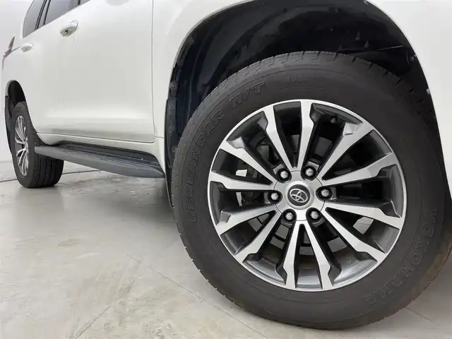 トヨタ ランドクルーザー プラド TX Lパッケージ 福岡県 2019(平31)年 4.2万km ホワイトパールクリスタルシャイン 純正ナビ（フルセグＴＶ）　/Ｂカメラ　/前後ドラレコ　/ビルトインＥＴＣ　/７人乗り　/コーナーセンサー　/ＡＣＣ　/衝突軽減　/レーンキープ　/ＭＴモード付　/本革　/シートヒーター　/パワーシート　/シートベンチレーション