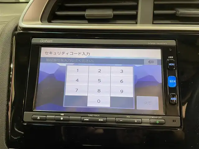 ホンダ フィット ハイブリット Fパッケージ 東京都 2016(平28)年 7.7万km アラバスターシルバーメタリック 純正ナビ/（VXM-164VFi）/（CD/DVD/Bluetooth/フルセグ）/バックカメラ/スマートキー/プッシュスタート/ETC/ステアスイッチ/電動格納ミラー/ライトレベライザー/フロアマット/プライバシーガラス/前後ドラレコ/（ZDR-015）/ISOFIX/スペアキー/WSRS&ABS/横滑防止装置/取扱説明書/新車時保証書