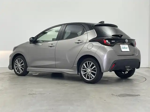トヨタ ヤリス X 埼玉県 2022(令4)年 1.1万km ブラック/アバンギャルドブロンズメタリック ・ワンオーナー/・6速MT/・純正ディスプレイオーディオ（ナビ無し）/・モデリスタエアロ（フロントリップ、サイドスカート）/・バックカメラ/・ETC/・Bluetooth/USB接続/・純正フロアマット/・Weds LEONIS16インチアルミホイール/・純正スチールタイヤ4本、ホイールキャップ積載/・オートマチックハイビーム/・横滑り防止装置/・レーンキープアシスト/・アダプティブクルーズコントロール