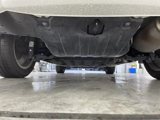 ホンダ ヴェゼル ハイブリッド Z 滋賀県 2014(平26)年 7.6万km ホワイトオーキッドパール 禁煙車/純正８インチナビ/　（Bluetooth・フルセグTV・DVD・CD・USB/ipod）/ETC/前方ドライブレコーダー/バックカメラ/クルーズコントロール/電動パーキングブレーキ/オートブレーキホールド/リアソナー/レーンキープアシスト/ハーフレザーシート/前席シートヒーター/LEDライト/オートライト/パドルシフト/プッシュスタート/スマートキー/ステアリングスイッチ