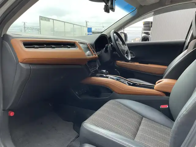 ホンダ ヴェゼル ハイブリッド Z 滋賀県 2014(平26)年 7.6万km ホワイトオーキッドパール 禁煙車/純正８インチナビ/　（Bluetooth・フルセグTV・DVD・CD・USB/ipod）/ETC/前方ドライブレコーダー/バックカメラ/クルーズコントロール/電動パーキングブレーキ/オートブレーキホールド/リアソナー/レーンキープアシスト/ハーフレザーシート/前席シートヒーター/LEDライト/オートライト/パドルシフト/プッシュスタート/スマートキー/ステアリングスイッチ