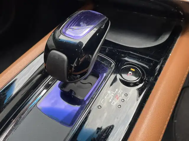 ホンダ ヴェゼル ハイブリッド Z 滋賀県 2014(平26)年 7.6万km ホワイトオーキッドパール 禁煙車/純正８インチナビ/　（Bluetooth・フルセグTV・DVD・CD・USB/ipod）/ETC/前方ドライブレコーダー/バックカメラ/クルーズコントロール/電動パーキングブレーキ/オートブレーキホールド/リアソナー/レーンキープアシスト/ハーフレザーシート/前席シートヒーター/LEDライト/オートライト/パドルシフト/プッシュスタート/スマートキー/ステアリングスイッチ