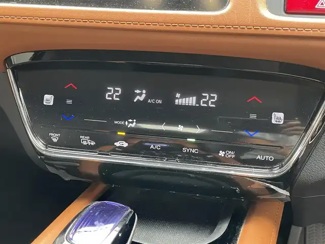 ホンダ ヴェゼル ハイブリッド Z 滋賀県 2014(平26)年 7.6万km ホワイトオーキッドパール 禁煙車/純正８インチナビ/　（Bluetooth・フルセグTV・DVD・CD・USB/ipod）/ETC/前方ドライブレコーダー/バックカメラ/クルーズコントロール/電動パーキングブレーキ/オートブレーキホールド/リアソナー/レーンキープアシスト/ハーフレザーシート/前席シートヒーター/LEDライト/オートライト/パドルシフト/プッシュスタート/スマートキー/ステアリングスイッチ