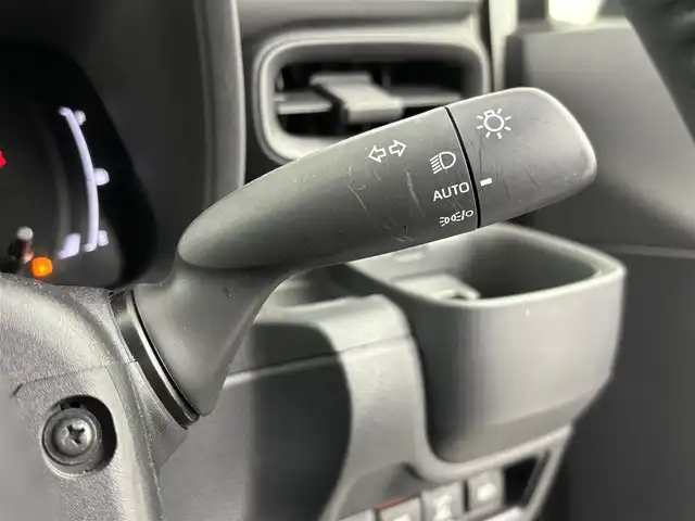 トヨタ シエンタ ハイブリッド Z 埼玉県 2023(令5)年 0.9万km ホワイトパールクリスタルシャイン メーカーナビ/（フルセグTV・Bluetooth）/バックカメラ/両側パワースライド/レーダークルーズコントロール/BSM/コーナーセンサー/衝突軽減ブレーキ/レーンキープアシスト/ビルトインETC/LEDライト/オートライト/ドアバイザー/スマートキー