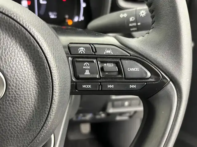 トヨタ シエンタ ハイブリッド Z 埼玉県 2023(令5)年 0.9万km ホワイトパールクリスタルシャイン メーカーナビ/（フルセグTV・Bluetooth）/バックカメラ/両側パワースライド/レーダークルーズコントロール/BSM/コーナーセンサー/衝突軽減ブレーキ/レーンキープアシスト/ビルトインETC/LEDライト/オートライト/ドアバイザー/スマートキー
