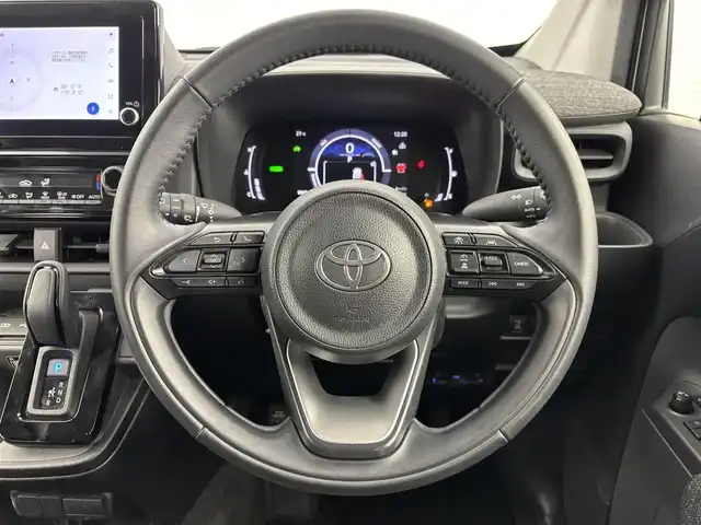 トヨタ シエンタ ハイブリッド Z 埼玉県 2023(令5)年 0.9万km ホワイトパールクリスタルシャイン メーカーナビ/（フルセグTV・Bluetooth）/バックカメラ/両側パワースライド/レーダークルーズコントロール/BSM/コーナーセンサー/衝突軽減ブレーキ/レーンキープアシスト/ビルトインETC/LEDライト/オートライト/ドアバイザー/スマートキー