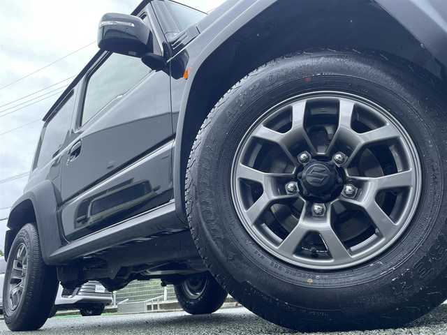 スズキ ジムニー シエラ JC 熊本県 2023(令5)年 1.1万km ブルーイッシュブラックパール3 ワンオーナー/パートタイム4WD/社外8インチナビ/【フルセグTV/CD/DVD/Bluetooth/ラジオ】/バックカメラ/クルーズコントロール/レーダーブレーキサポート/レーンアシスト/ダウンヒルアシスト/アイドリングストップ/横滑り防止機能/前席シートヒーター/純正15インチAW/背面タイヤ/前後ドライブレコーダー（ZDR035）/オートライト/LEDヘッドライト/フォグランプ/純正フロアマット/革巻きステアリング/ステアリングスイッチ/保証書/取扱説明書