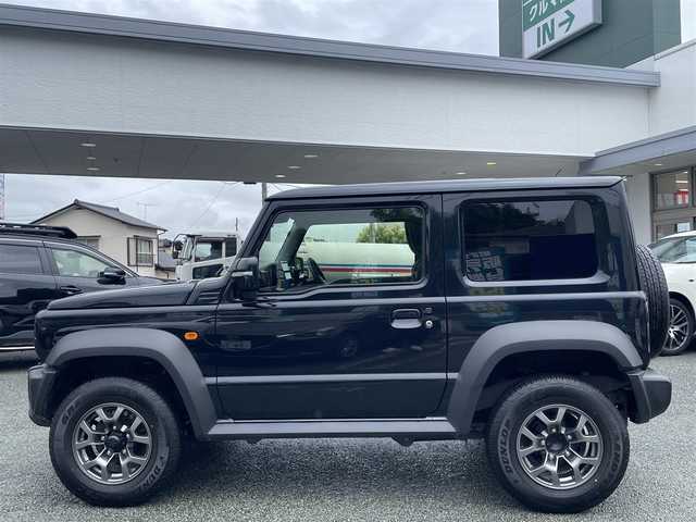 スズキ ジムニー シエラ JC 熊本県 2023(令5)年 1.1万km ブルーイッシュブラックパール3 ワンオーナー/パートタイム4WD/社外8インチナビ/【フルセグTV/CD/DVD/Bluetooth/ラジオ】/バックカメラ/クルーズコントロール/レーダーブレーキサポート/レーンアシスト/ダウンヒルアシスト/アイドリングストップ/横滑り防止機能/前席シートヒーター/純正15インチAW/背面タイヤ/前後ドライブレコーダー（ZDR035）/オートライト/LEDヘッドライト/フォグランプ/純正フロアマット/革巻きステアリング/ステアリングスイッチ/保証書/取扱説明書
