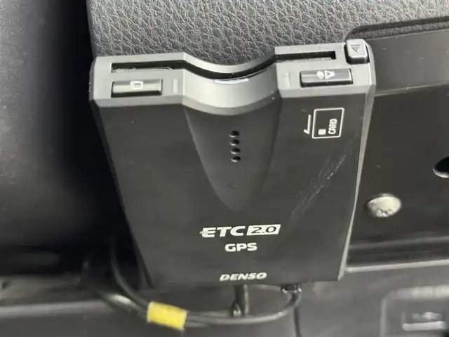 トヨタ カムリ WS 福岡県 2020(令2)年 6.9万km プラチナホワイトパールマイカ 純正ナビ／フルセグＴＶ　/バックカメラ　/レーダー探知機　/ＥＴＣ２．０　/前方ドライブレコーダー　/レーダークルーズコントロール　/コーナーセンサー　/衝突被害軽減ブレーキ　/レーンキープ　/ＢＳＭ　/ＰＫＳＢ　/ハーフレザーシート　/パワーシート　/ＬＥＤヘッドライト