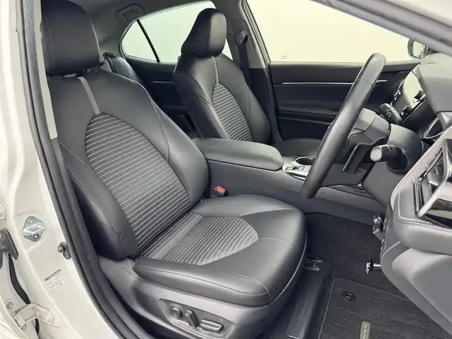 トヨタ カムリ WS 福岡県 2020(令2)年 6.9万km プラチナホワイトパールマイカ 純正ナビ／フルセグＴＶ　/バックカメラ　/レーダー探知機　/ＥＴＣ２．０　/前方ドライブレコーダー　/レーダークルーズコントロール　/コーナーセンサー　/衝突被害軽減ブレーキ　/レーンキープ　/ＢＳＭ　/ＰＫＳＢ　/ハーフレザーシート　/パワーシート　/ＬＥＤヘッドライト