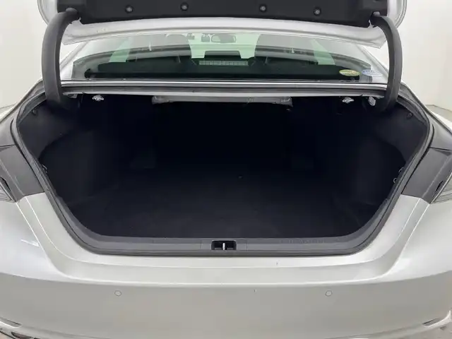 トヨタ カムリ WS 福岡県 2020(令2)年 6.9万km プラチナホワイトパールマイカ 純正ナビ／フルセグＴＶ　/バックカメラ　/レーダー探知機　/ＥＴＣ２．０　/前方ドライブレコーダー　/レーダークルーズコントロール　/コーナーセンサー　/衝突被害軽減ブレーキ　/レーンキープ　/ＢＳＭ　/ＰＫＳＢ　/ハーフレザーシート　/パワーシート　/ＬＥＤヘッドライト